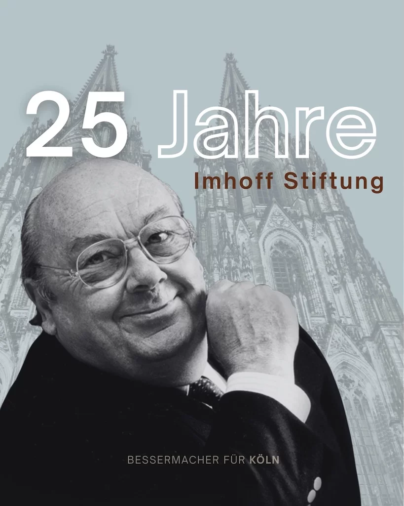 Hans Imhoff lächelnd vor dem Koelner Dom